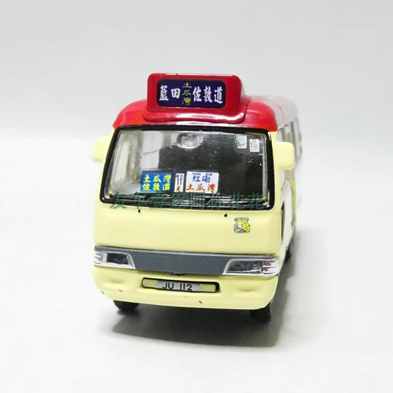 1/64 Scale Diecast Red Minibus Model 4 1/64 Scale Diecast Red Minibus Model - Image 4