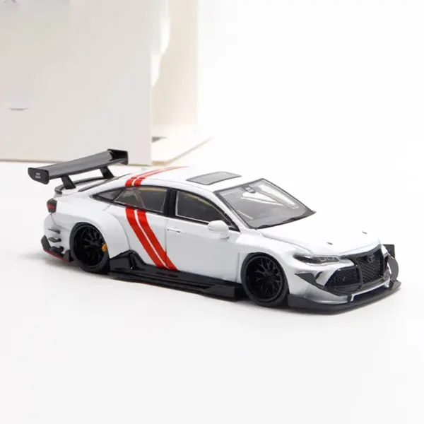1:64 Scale Avalon Mk4 XX50 Alloy Car Model - Image 4