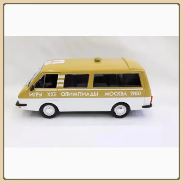 1:43 Scale RAF2203 Latvia Retro Van Model - Image 3