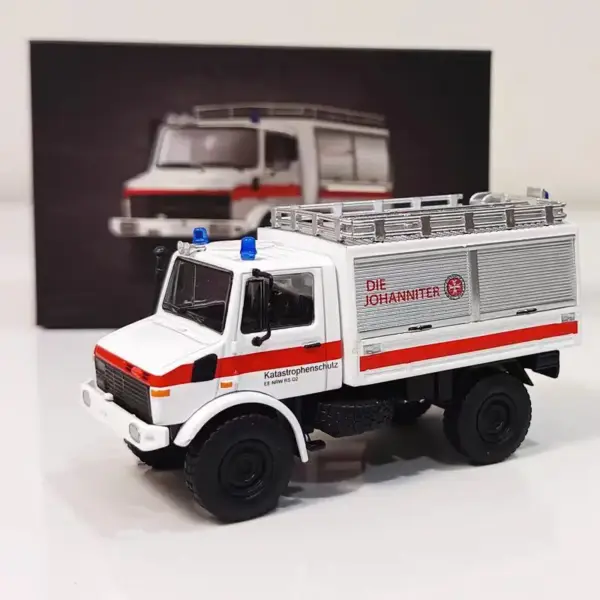 Unimog U1300L Diecast Model 1:64 Scale - Image 6