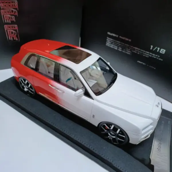 Rolls Royce Cullinan 1:18 Scale Model Red White - Image 4