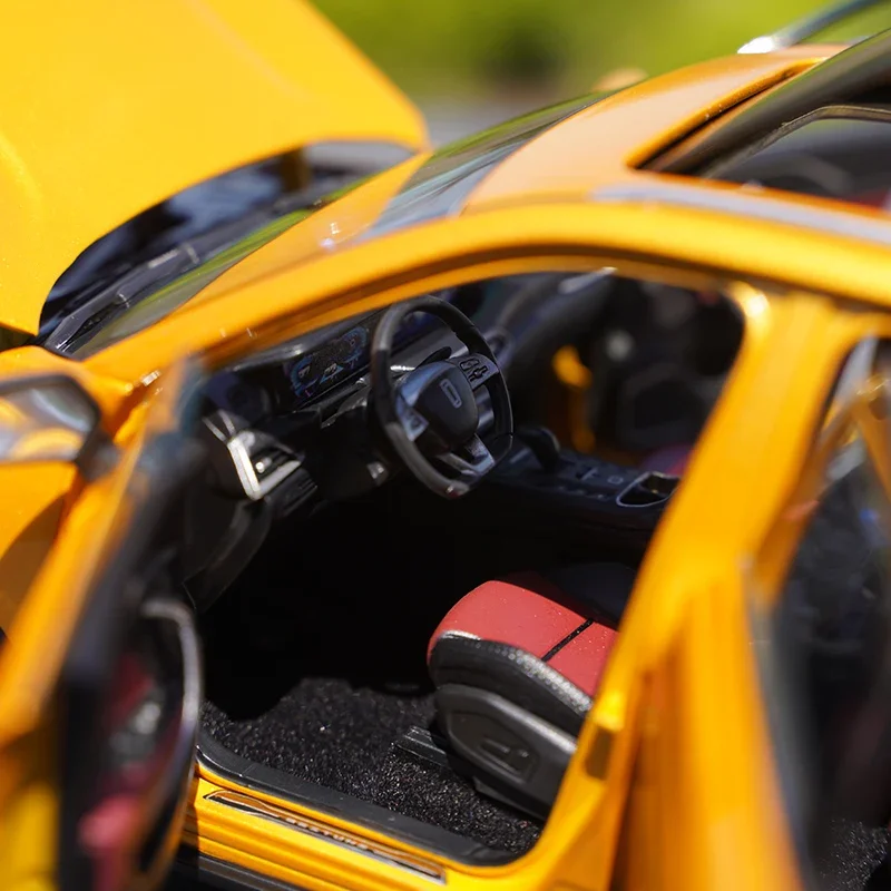 FAW Bestune T77 Yellow Diecast Model SUV 1:18 4 FAW Bestune T77 Yellow Diecast Model SUV 1:18 - Image 4