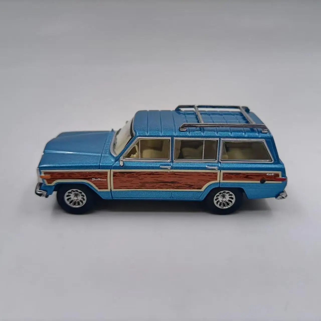 1/64 Scale Muwanzhi Wagoneer SUV Model 3 1/64 Scale Muwanzhi Wagoneer SUV Model - Image 3