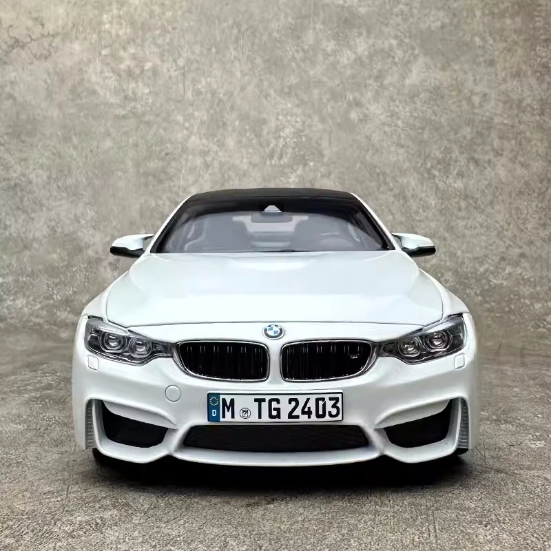 Diecast 1/18 BMW M4 Model Car Set 2 Diecast 1/18 BMW M4 Model Car Set - Image 2