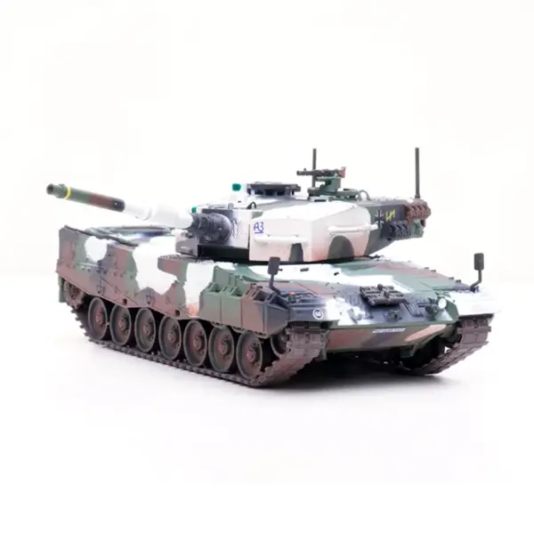 1/72 Scale German Leopard 2A4 Tank Model - Image 4