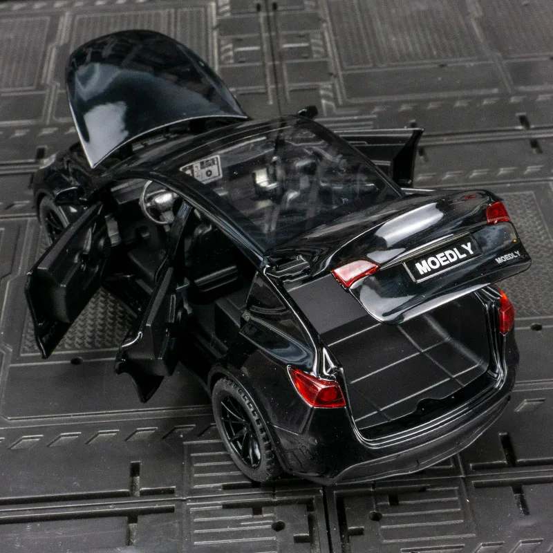 1:32 Scale Alloy Diecast Model Car White 4 1:32 Scale Alloy Diecast Model Car White - Image 4