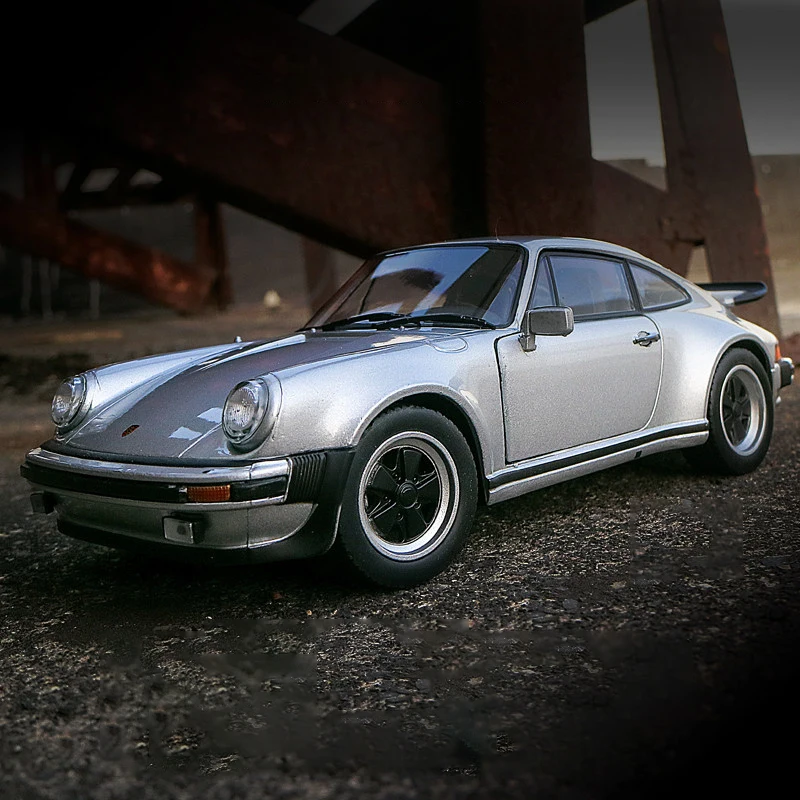 WELLY 1:24 Scale Silver 1974 Porsche 911 Turbo 11 WELLY 1:24 Scale Silver 1974 Porsche 911 Turbo - Image 11