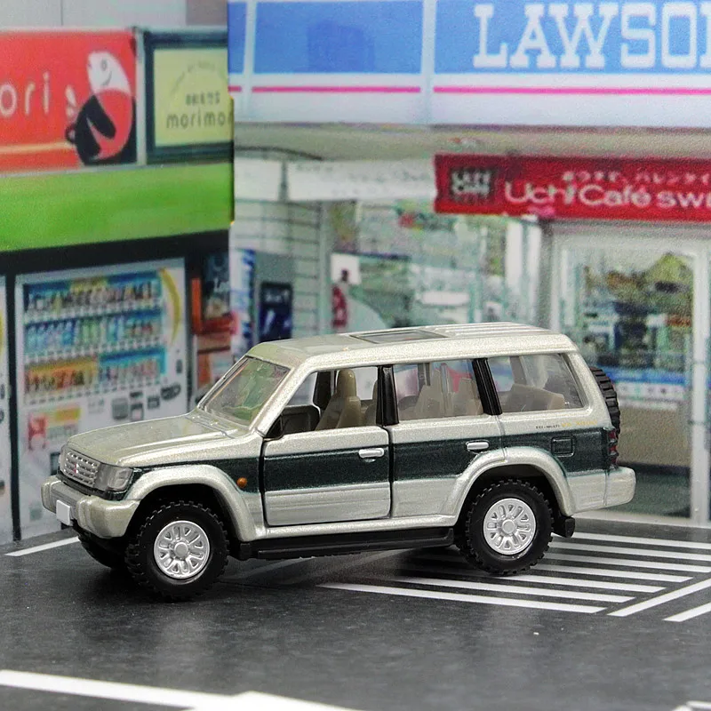 Mitsubishi Pajero 1:64 Diecast SUV Model 3 Mitsubishi Pajero 1:64 Diecast SUV Model - Image 3