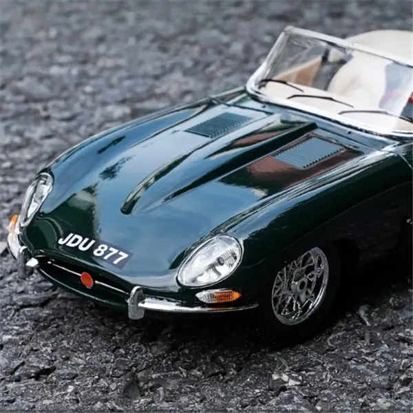 Jaguar E-type 1:18 Scale Diecast Model - Image 3