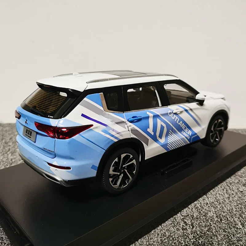 Mitsubishi Outlander 2023 Alloy Car Model 1:18 3 Mitsubishi Outlander 2023 Alloy Car Model 1:18 - Image 3