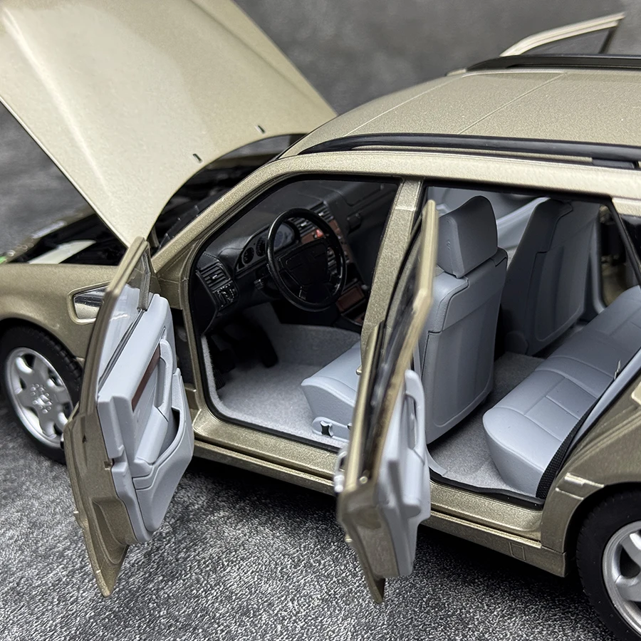 1/18 Scale Benz C-Class T-Model Diecast Model 5 1/18 Scale Benz C-Class T-Model Diecast Model - Image 5