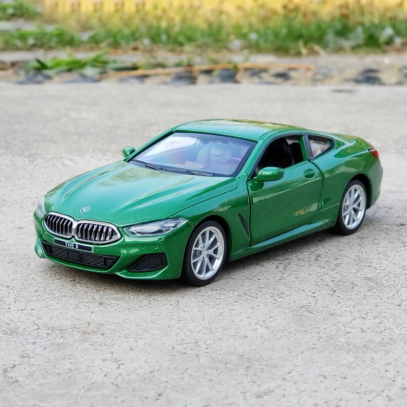 BMW M8 M850i 1:35 Scale Die-Cast Model 4 BMW M8 M850i 1:35 Scale Die-Cast Model - Image 4