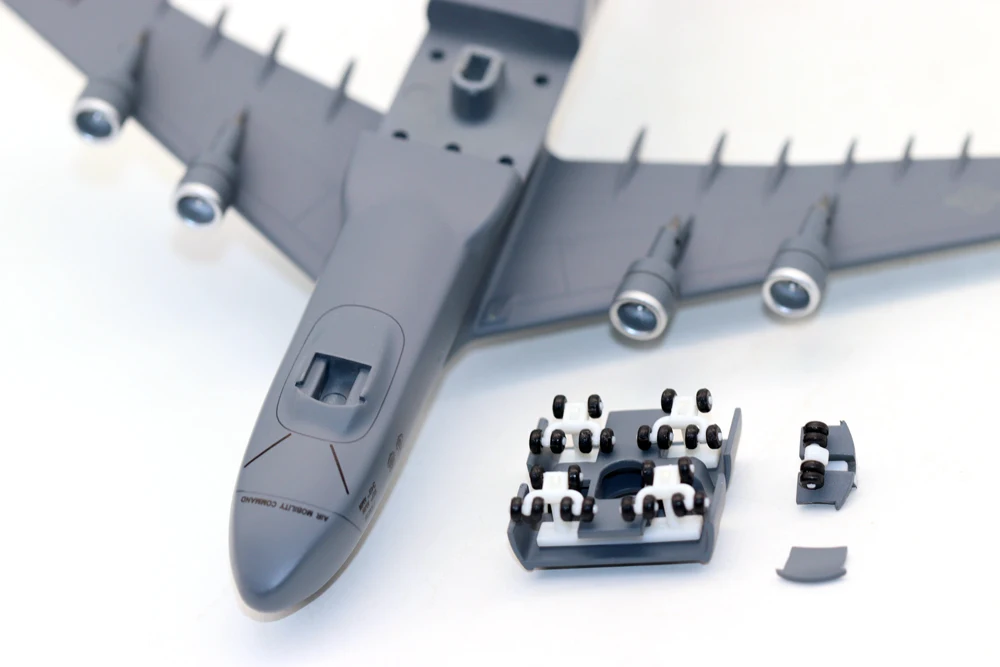 1/400 Scale Lockheed C-5 Galaxy Diecast Model 6 1/400 Scale Lockheed C-5 Galaxy Diecast Model - Image 6