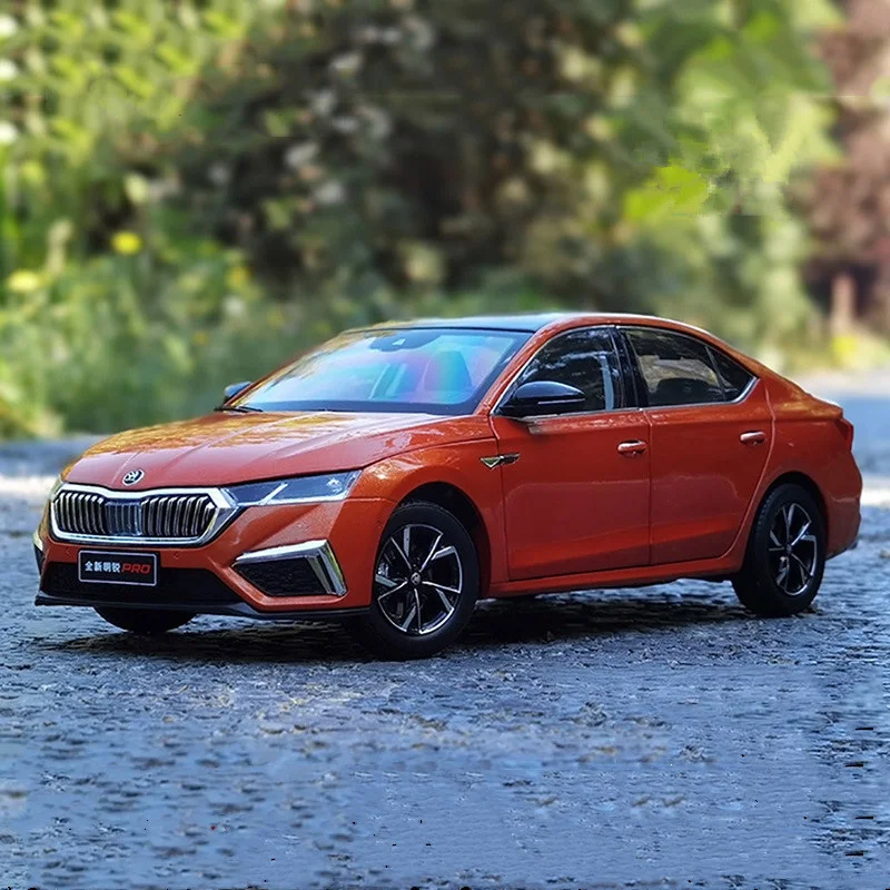 SKODA Octavia PRO 1:18 Diecast Model Car 10 SKODA Octavia PRO 1:18 Diecast Model Car - Image 10