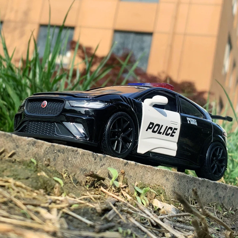 1:32 Jaguar I PACE Police Diecast Model Car 3 1:32 Jaguar I PACE Police Diecast Model Car - Image 3