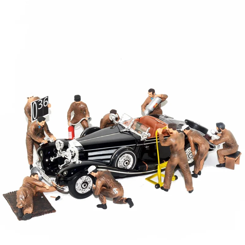 Car Scene Miniature Repairman Figure 1:18 Scale 2 Car Scene Miniature Repairman Figure 1:18 Scale - Image 2