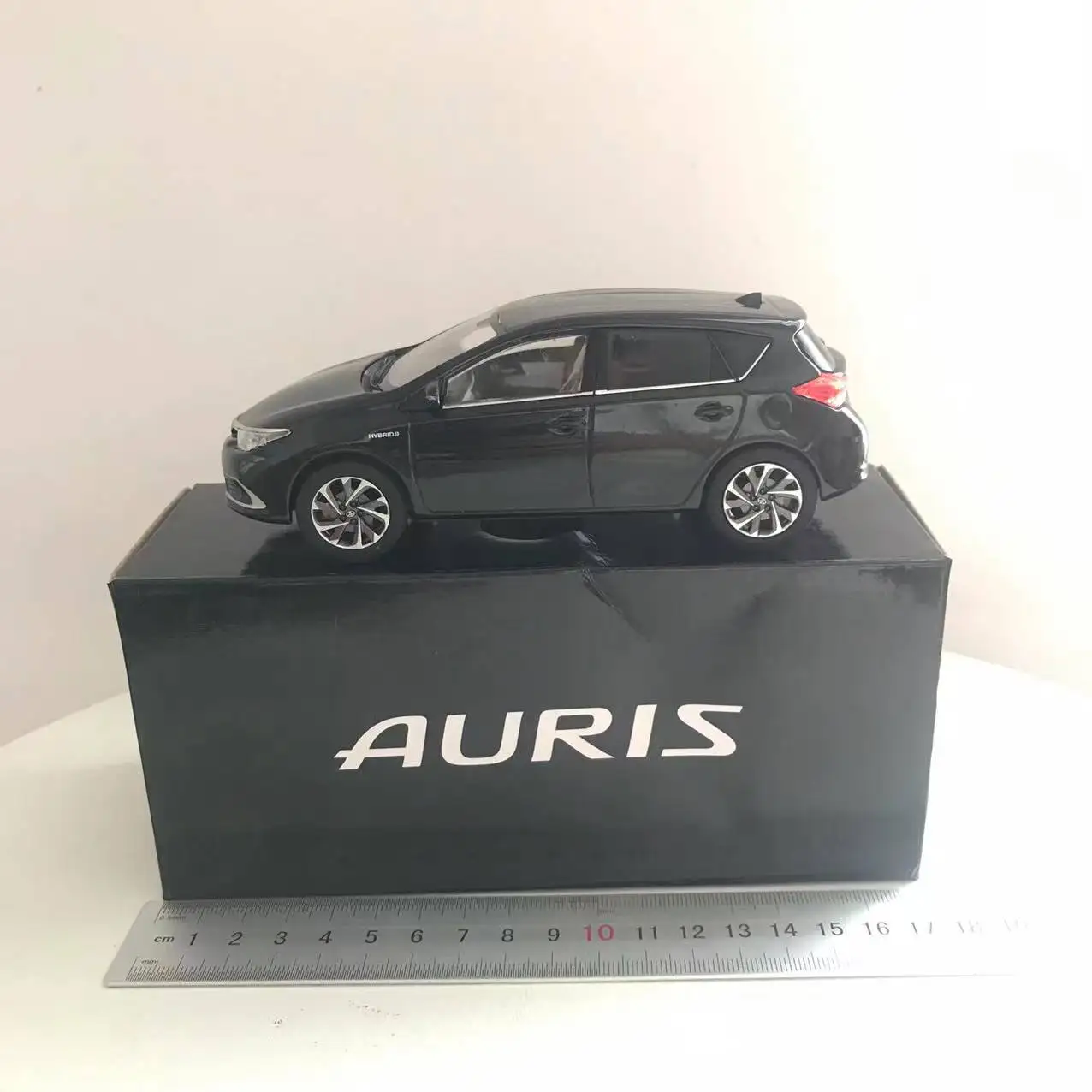 1/30 Scale Toyota Auris Diecast Model Collectible 15 1/30 Scale Toyota Auris Diecast Model Collectible - Image 15