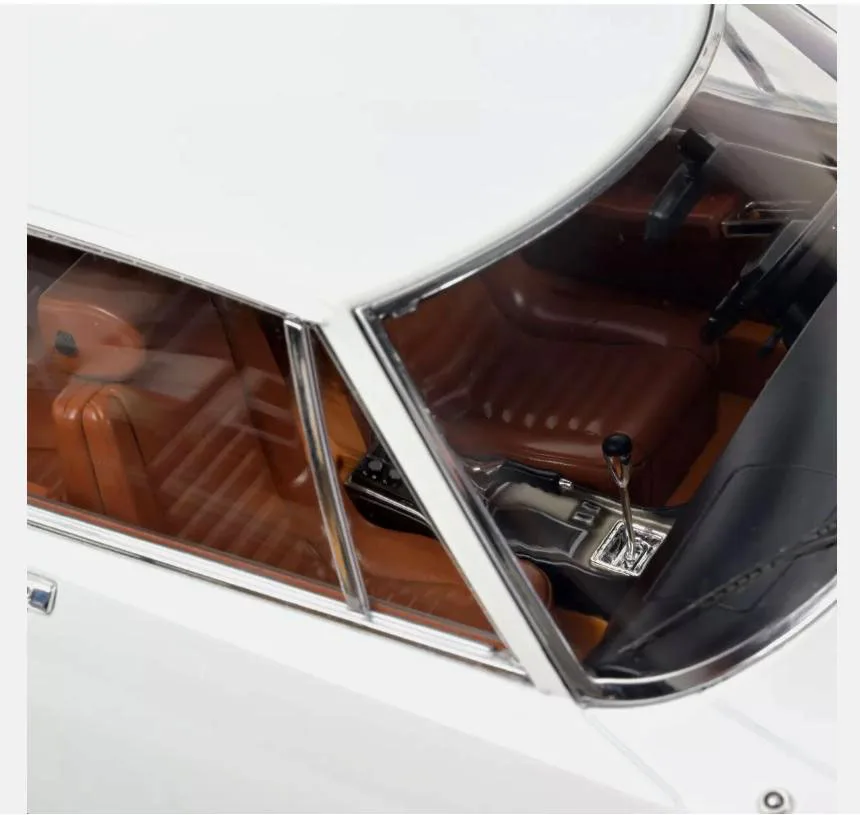 Die-cast Citro SM 1970 Rare White 1:12 Scale Alloy Classic Car Model Souvenir Large Sedan Ornament Collection Hobby Holiday Gift 3 Die-cast Citro SM 1970 Rare White 1:12 Scale Alloy Classic Car Model Souvenir Large Sedan Ornament Collection Hobby Holiday Gift - Image 3