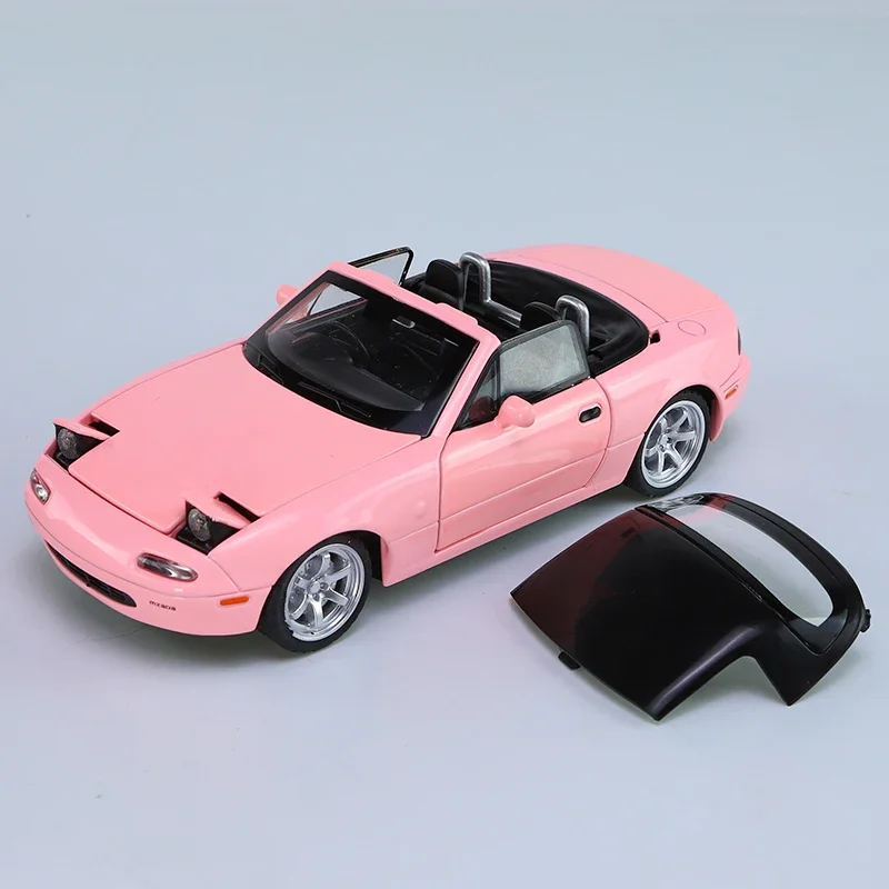 1:32 Scale Pink Mazda MX-5 Diecast Model 6 1:32 Scale Pink Mazda MX-5 Diecast Model - Image 6