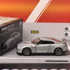 TAKARA TOMY 1:64 Nissan GT-R Diecast Model 10 Sa658ab38d29b43e698cf2bfc1f93a3b54