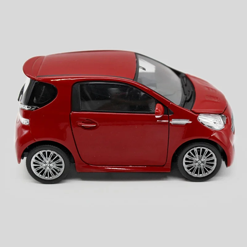 Welly 1:24 Aston Martin Cygnet Diecast Model 6 Welly 1:24 Aston Martin Cygnet Diecast Model - Image 6