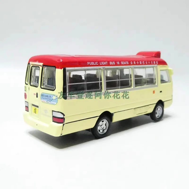 1/64 Scale Diecast Red Minibus Model 3 1/64 Scale Diecast Red Minibus Model - Image 3