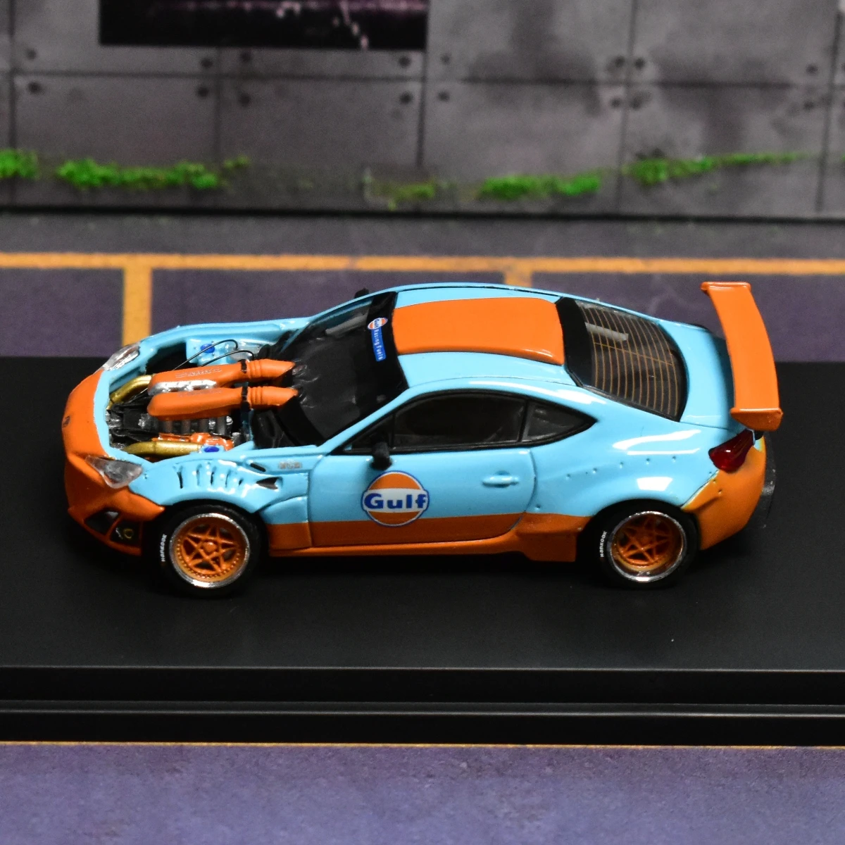 DCM 1:64 Diecast Model Car Set 3 DCM 1:64 Diecast Model Car Set - Image 3