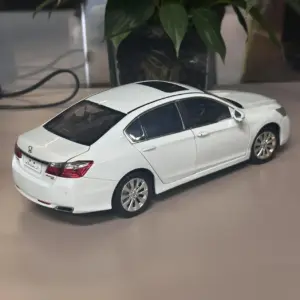 1:18 Scale Die-Cast Model Honda Accord White 10 Sa963e24b422c4502bf59c8bce1aec5743