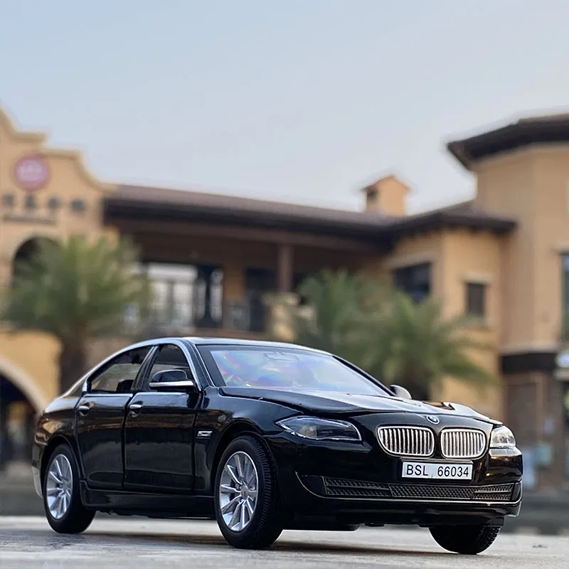 1:32 BMW 535i Diecast Model Car Black 3 1:32 BMW 535i Diecast Model Car Black - Image 3