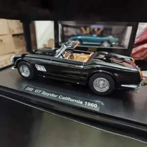 Diecast 1:18 Scale Ferrari 250 GT 1960 Model 38 Saa848afc844d4949a185811491bbc035Z