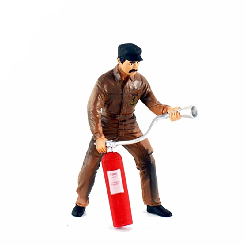 Car Scene Miniature Repairman Figure 1:18 Scale 3 Car Scene Miniature Repairman Figure 1:18 Scale - Image 3