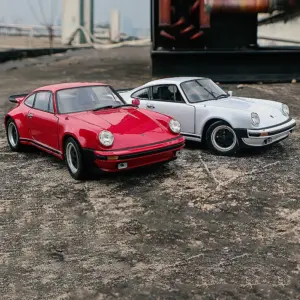 WELLY 1:24 Scale Silver 1974 Porsche 911 Turbo 12 Sabb68ca854564064942e516e46c4bdf9L