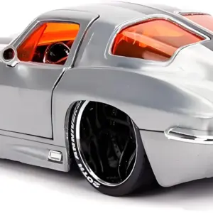 1963 Corvette Sting Ray 1:24 Scale Diecast Model 8 Sad4e81b1cd22409490e183bacc1734578