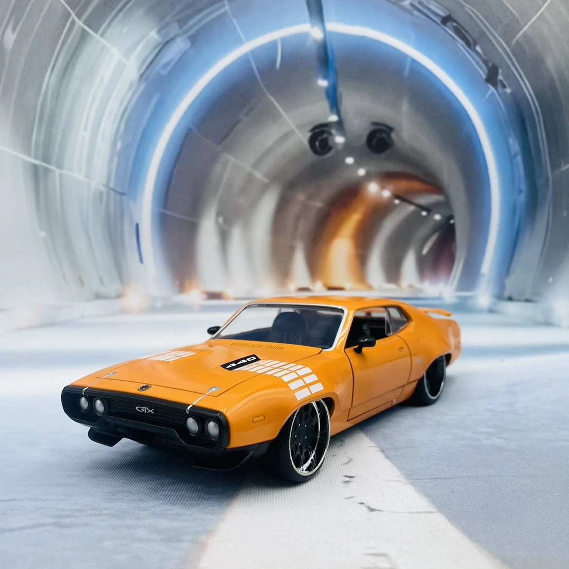 1:24 Scale Plymouth GTX Diecast Model 7 1:24 Scale Plymouth GTX Diecast Model - Image 7