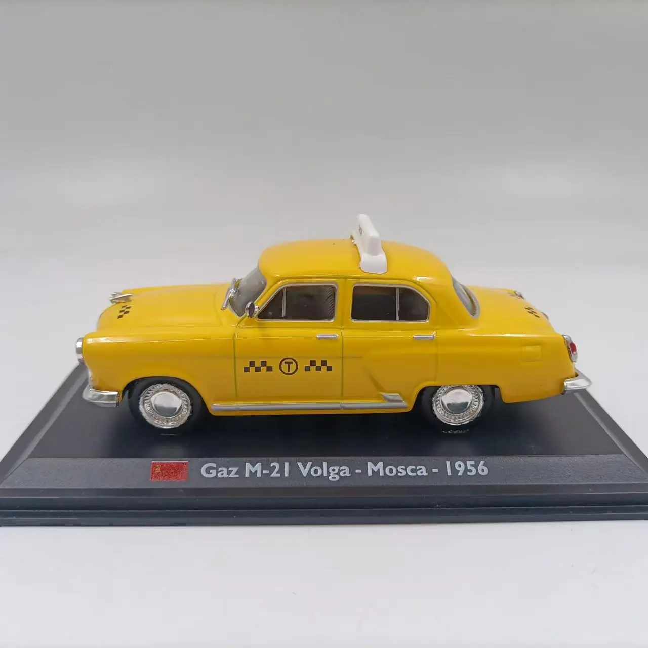 Gaz M21 Volga 1/43 Scale Model Taxi 4 Gaz M21 Volga 1/43 Scale Model Taxi - Image 4