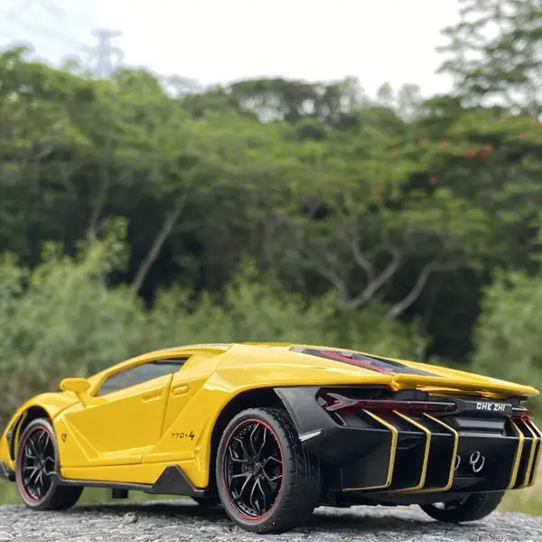 1:24 Scale Lamborghini Centenario Diecast Model - Image 5