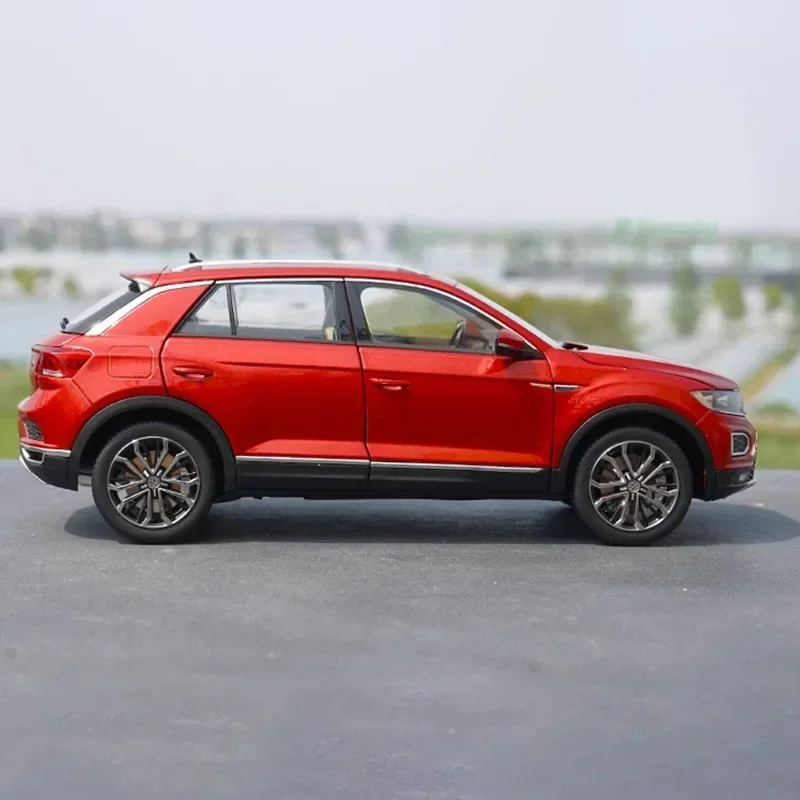 1:18 Scale Red Volkswagen T-ROC 280STI Model 3 1:18 Scale Red Volkswagen T-ROC 280STI Model - Image 3