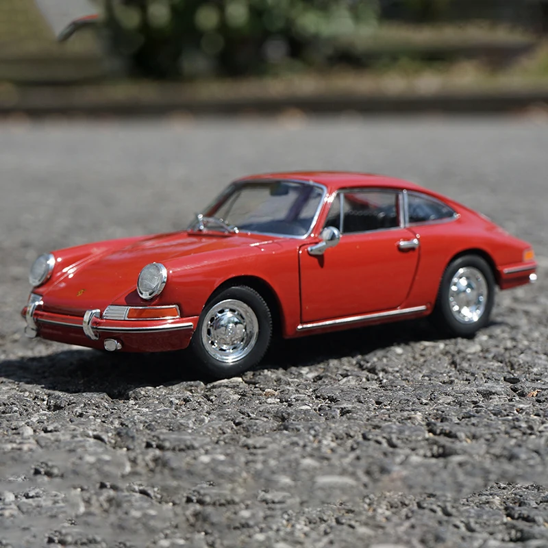 1964 Porsche 911 Diecast Model 1:24 Scale 2 1964 Porsche 911 Diecast Model 1:24 Scale - Image 2