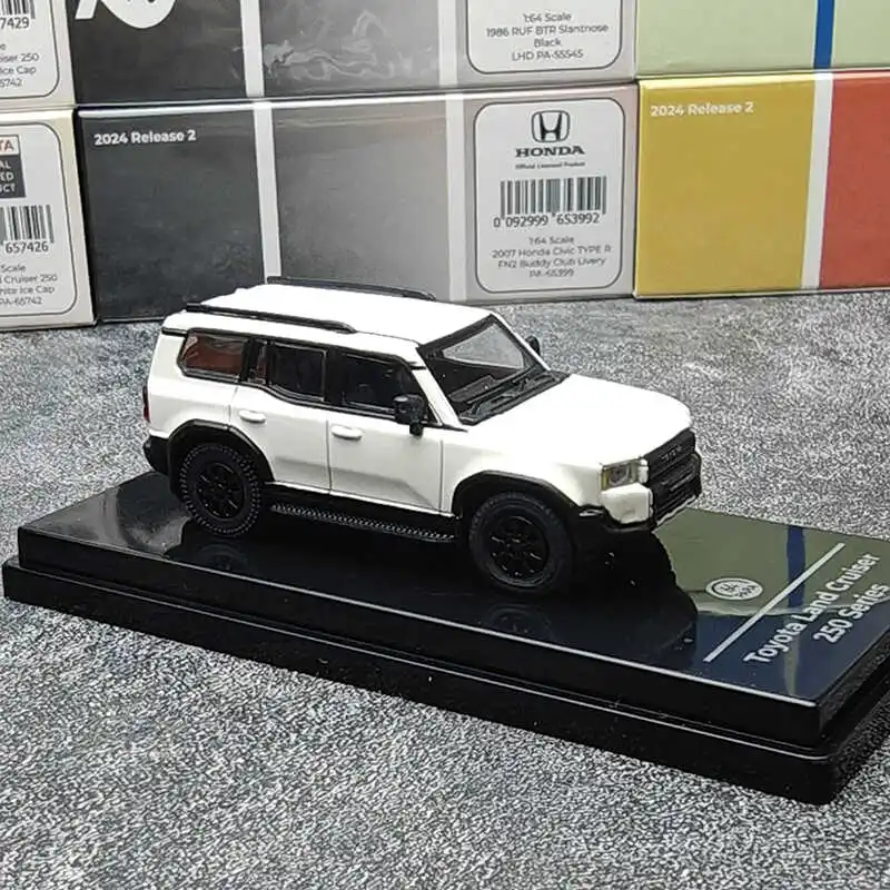 Toyota Land Cruiser Prado LC250 1:64 Diecast Model 5 Toyota Land Cruiser Prado LC250 1:64 Diecast Model - Image 5