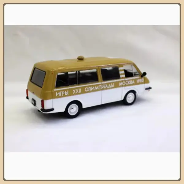 1:43 Scale RAF2203 Latvia Retro Van Model - Image 2