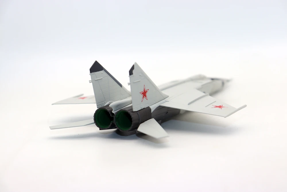 MiG-25RBT FOXBAT B 1/100 Scale Model 4 MiG-25RBT FOXBAT B 1/100 Scale Model - Image 4
