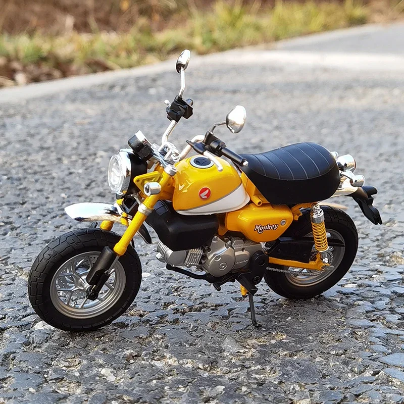 1:12 Honda Monkey 125 Die-Cast Motorcycle Model 2 1:12 Honda Monkey 125 Die-Cast Motorcycle Model - Image 2