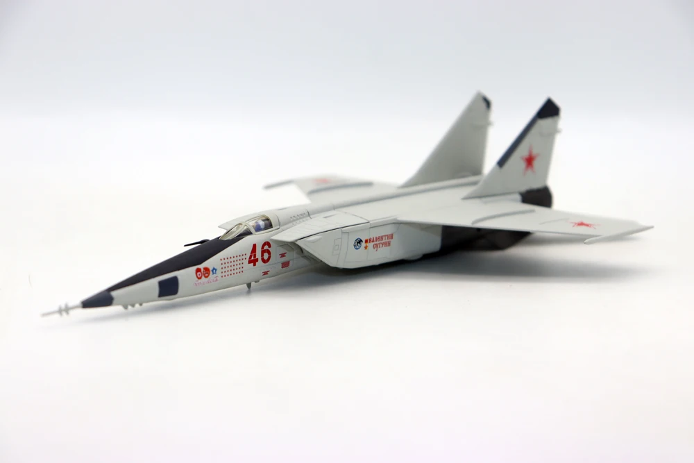 MiG-25RBT FOXBAT B 1/100 Scale Model 2 MiG-25RBT FOXBAT B 1/100 Scale Model - Image 2