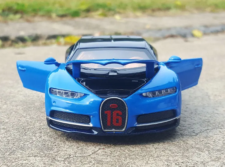 1:32 Diecast Bugatti Chiron Model in Blue 7 1:32 Diecast Bugatti Chiron Model in Blue - Image 7