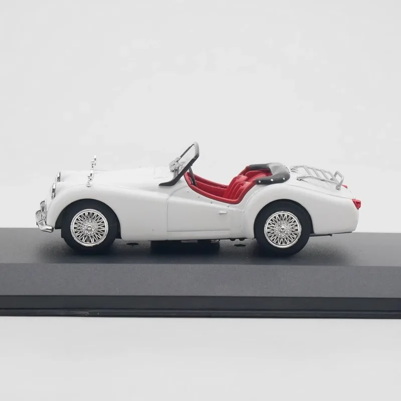 Jerren 1:43 Scale Vintage Convertible Car Model 3 Jerren 1:43 Scale Vintage Convertible Car Model - Image 3