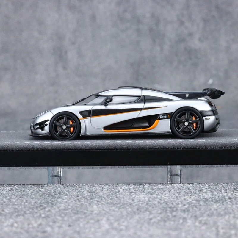1:64 Koenigsegg One:1 Model by TOMICA 17 1:64 Koenigsegg One:1 Model by TOMICA - Image 17