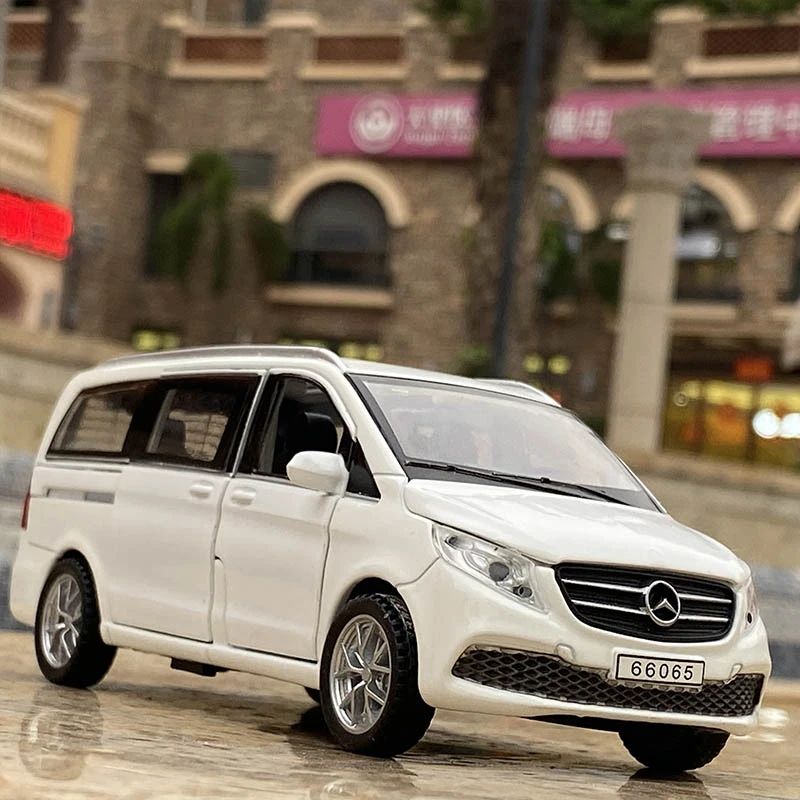 1:32 Scale Mercedes-Benz V260 Diecast Car Set 9 1:32 Scale Mercedes-Benz V260 Diecast Car Set - Image 9