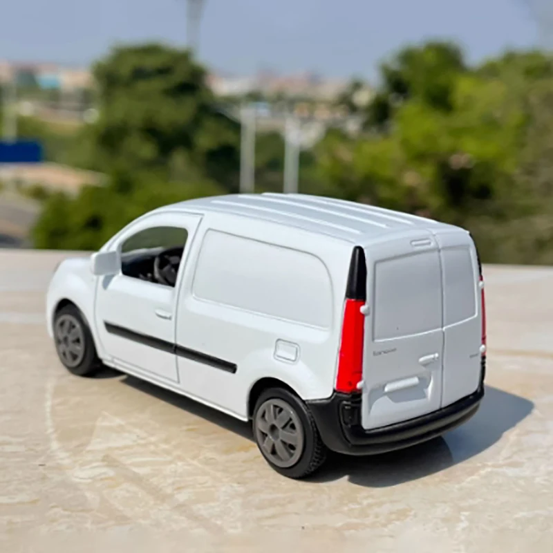 Renault Minivan 1:43 Alloy Model Car 6 Renault Minivan 1:43 Alloy Model Car - Image 6