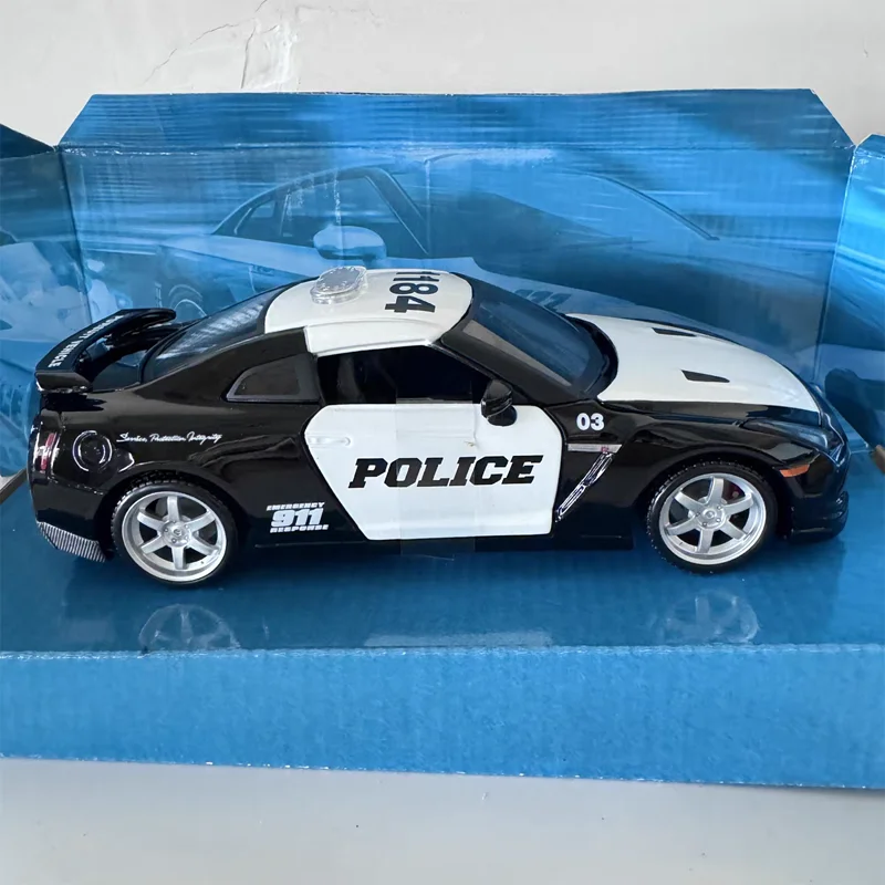 Maisto 1:24 Nissan GT-R R35 Police Model 2 Maisto 1:24 Nissan GT-R R35 Police Model - Image 2