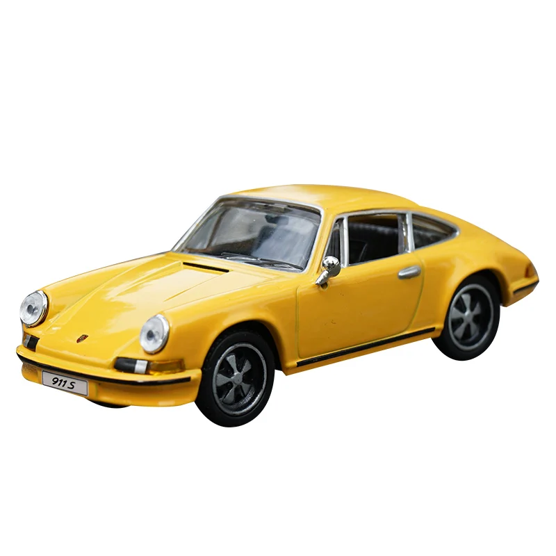 Porsche 911 1971 Die-Cast Model in Yellow 4 Porsche 911 1971 Die-Cast Model in Yellow - Image 4
